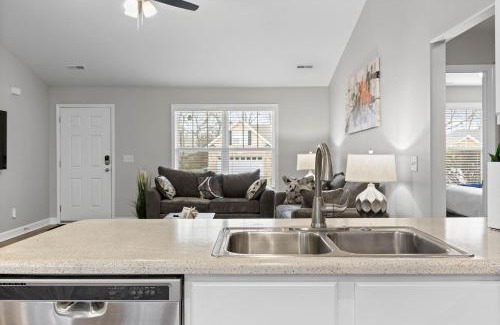 Spring Hill House | One level modern Spring Hill home