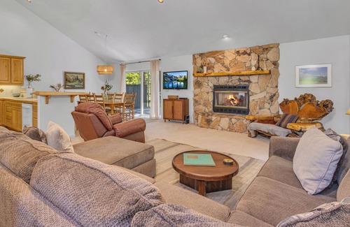 Deer Park House | One Level, Open Floor Plan, 4 Bdrm Home Hot Tub Pet Friendly, 10 SHARC Passes