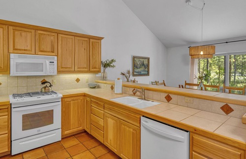 Deer Park House | One Level, Open Floor Plan, 4 Bdrm Home Hot Tub Pet Friendly, 10 SHARC Passes