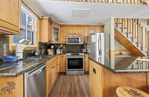 Warrior's Mark House | One mile to town/gondola, free shuttle route, 3 King beds