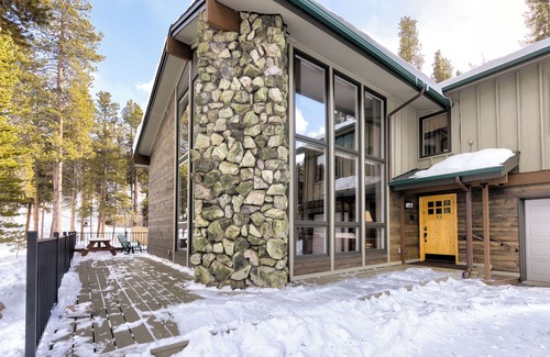 Warrior's Mark House | One mile to town/gondola, free shuttle route, 3 King beds