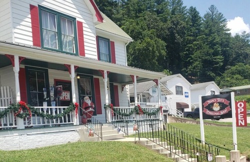 Sylva House | One of a kind Christmas year round in downtown Dillsboro