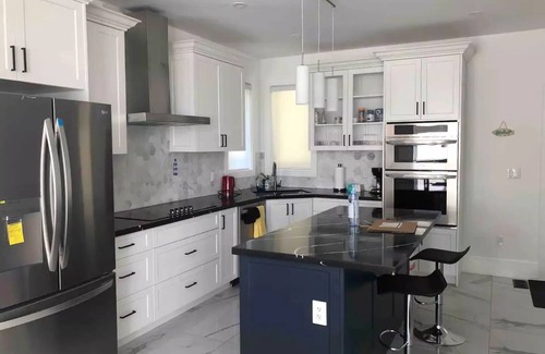 Perry House | One of a kind New Muskoka cottage on baylake with Hot tub/Spa!nn