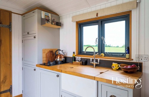 Thame Apartment | One Of A Kind Shepherds Hut With Incredible Views
