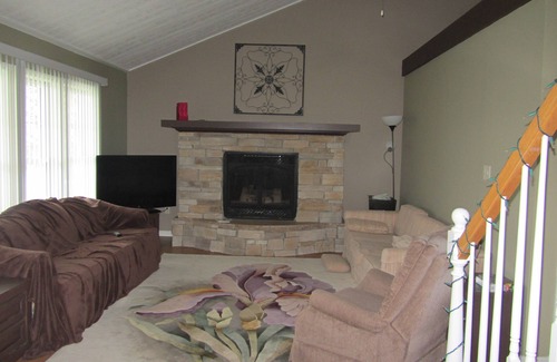 Bridgeport Cottage | Oneida Lake Vacation Rental- 3 miles from new Point Place Casino