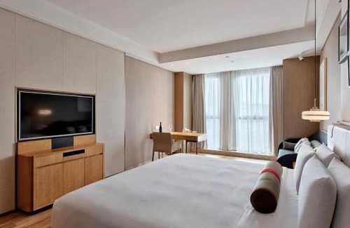 Yuzhong Hotel | OneJasper Qingyue Hotel