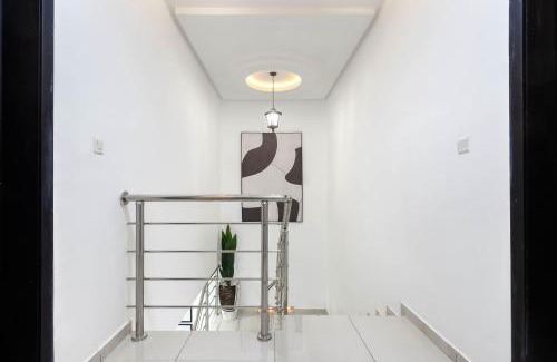 Ofin Apartment | Oniru VI 4BR 4BA - Spacious, Fast Wifi, Pool, Free Parking