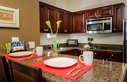 Webster Condo | Only 10 Minutes from NASA | Free Breakfast