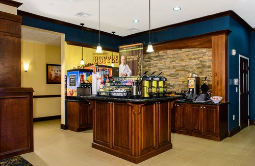 Webster Condo | Only 10 Minutes from NASA | Free Breakfast