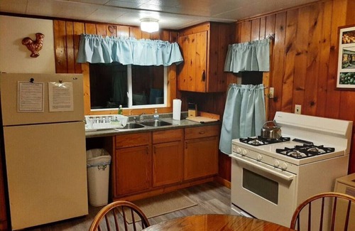 Au Train Apartment | Ontario @ Kimar`s Resort Lk SUP