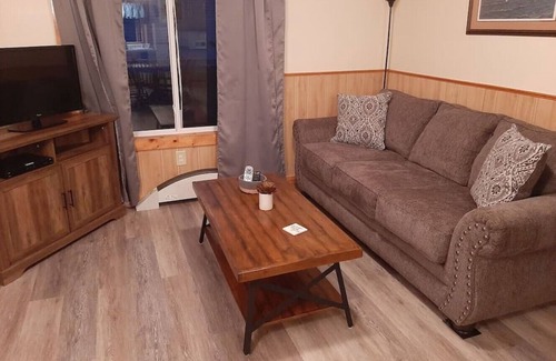 Au Train Apartment | Ontario @ Kimar`s Resort Lk SUP