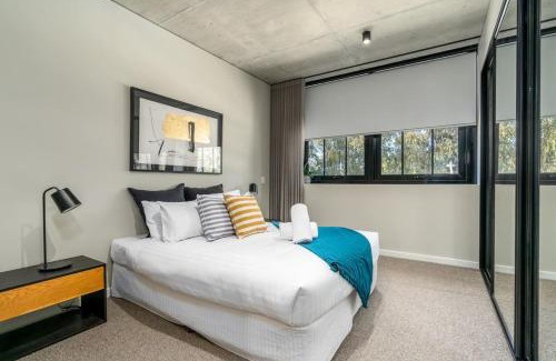 Kingston Apartment | Onyx Apt Onsite EV 5mins to Foreshore - Hosted by Canstay