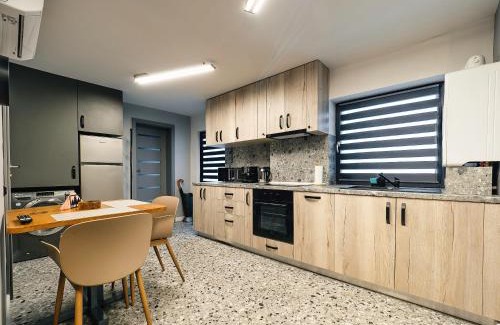 Three Oaks Apartment | Onyx Studios by Ben Apartments Near City Center