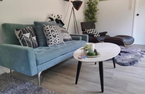 Mount Tamborine Apartment | Oohlala - High ceiling Peaceful Relaxing Bushland view