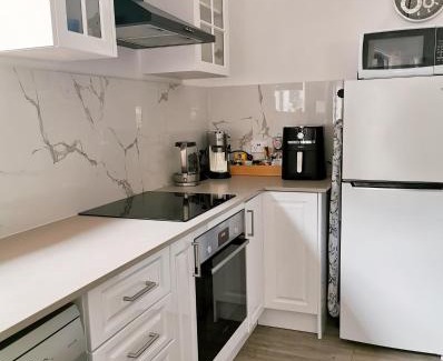 Mount Tamborine Apartment | Oohlala - High ceiling Peaceful Relaxing Bushland view