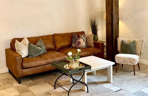 Sievern Apartment | Oolt Huus No 1 I exklusives Wohnen im denkmalgeschützten Reetdachhaus