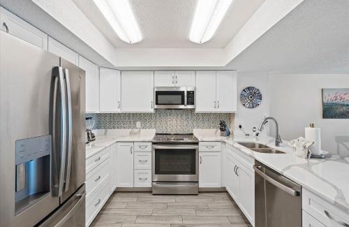 Redington Shores House | OPEN - Beachfront Luxury/Spacious/Free Amenities/Walk Everywhere