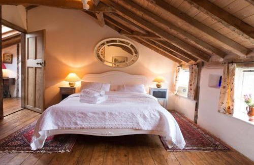 Sudbury House | Orchard Cottage cosy rustic comfort just across the fields to a great Pub