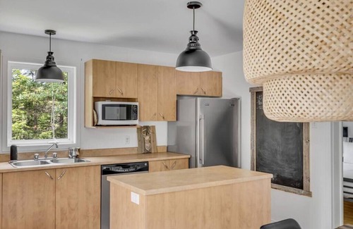 Saint-Brigitte-de-Laval House | Original Yellow Lac Beauport