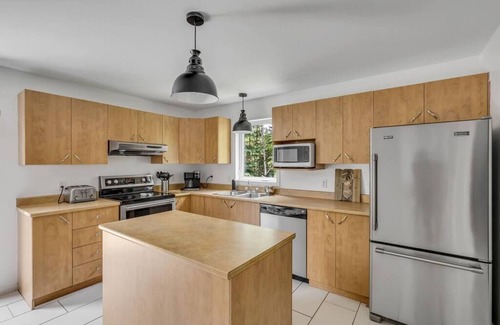 Saint-Brigitte-de-Laval House | Original Yellow Lac Beauport