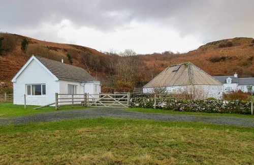 Uisken Cottage | Ormsaig Byre - Peaceful rural location with sea views