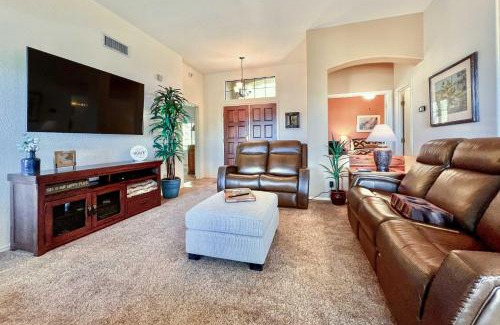 El Conquistador House | Oro Valley Getaway with Patio, BBQ and Mountain Views!