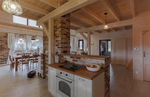 Pomerania Province House | OSADA JEŻÓWKA