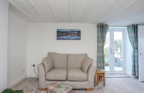 Brynsiencyn House | Oscar's Pad