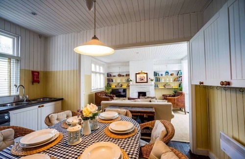 Maldon Apartment | OSEA Island: Charismatic Cottage