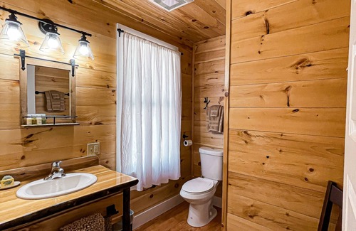 Meacham House | Osgood Cabin with Lake View