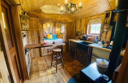 Spilsby Apartment | Oskar's Shepherd's Hut at Snug Hollow