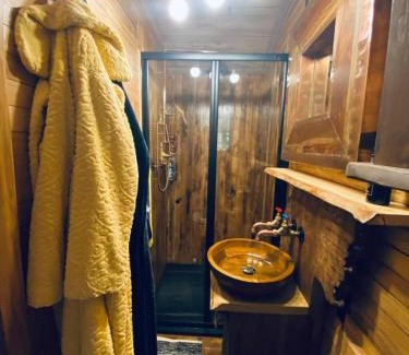 Spilsby Apartment | Oskar's Shepherd's Hut at Snug Hollow
