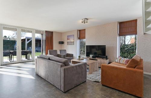 Ouddorp House | Oude Nieuwelandseweg 33A Ouddorp Villa IJsvogel met jacuzzi - NOT FOR COMPANIES