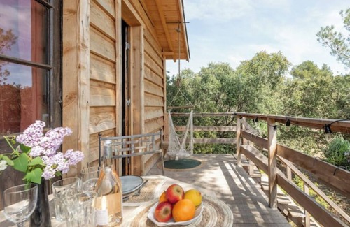 Sorgues Cabin | Our Cabane Perchée in the heart of the vineyards