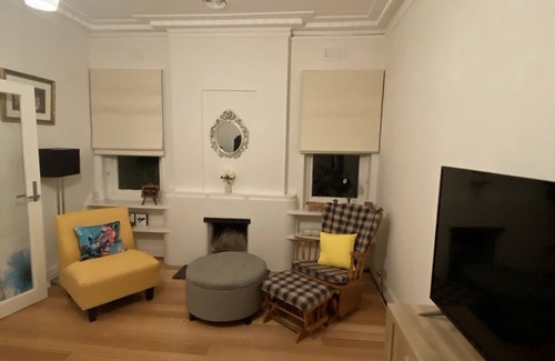 Glen Iris House | Our gorgeous Home , near swimming pool , public transport , cafes