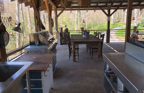 Winston - Salem House | Outrageous House In The Woods