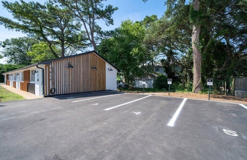 East Ocean View Apartment | OV Mosaic - Rain Suite