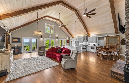 Marion House | Overlook at Lake James & Black Bear Access offers great lake and mountain views.