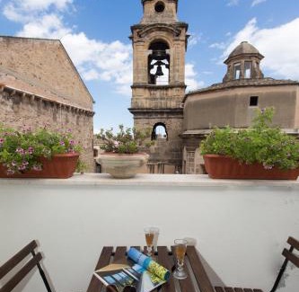 Centro Storico Apartment | Overseas - Penthouse - Attico - Palazzo San Matteo - Palermo