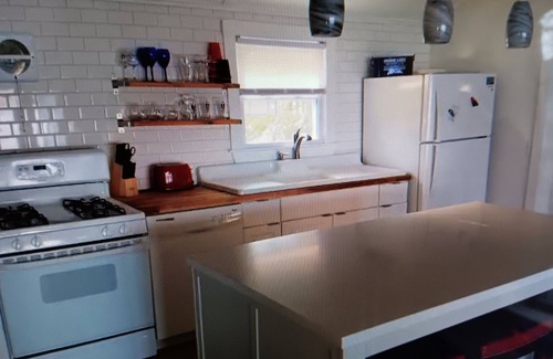 Auburn Cottage | Owasco Lakehouse, Ranch, Level Frontage, Outdoor Bar and TV