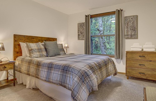 Mount Hood Village House | Owlpine Lodge
