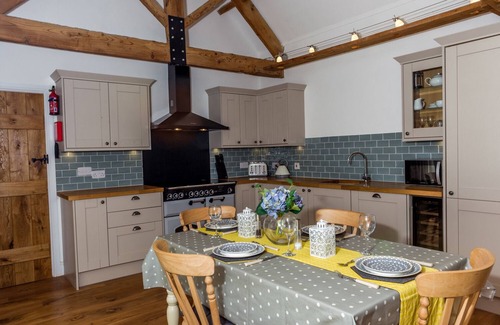 Chippenham Cottage | OXEN COTTAGE @ NABLES FARM, pet friendly in Upper Seagry