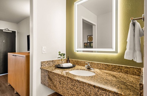 Redding Hotel | Oxford Suites Redding