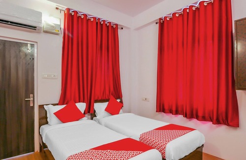 Hyderabad Hotel | OYO 17168 Hz Lodge