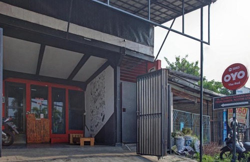 Tegalgundil Hotel | OYO 3883 The Red