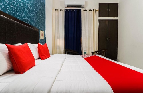 Sector 45 Hotel | OYO 48902 The White Villa