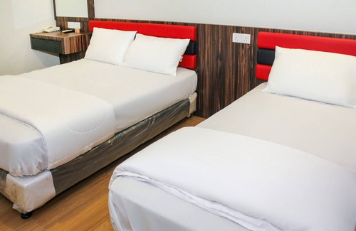 Taman Mount Austin Hotel | OYO 90027 Happy Hotel