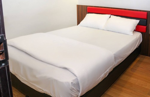 Taman Mount Austin Hotel | OYO 90027 Happy Hotel