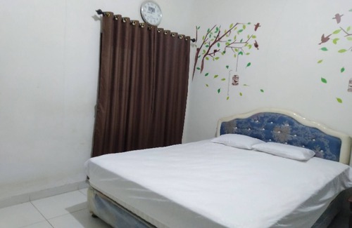 Jember Hotel | OYO 90614 Spring Homestay