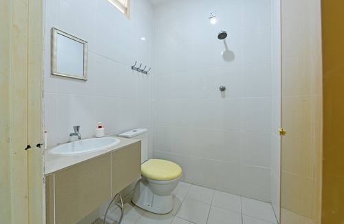 Bukit Hantu Hotel | OYO 90879 Eleven Inn